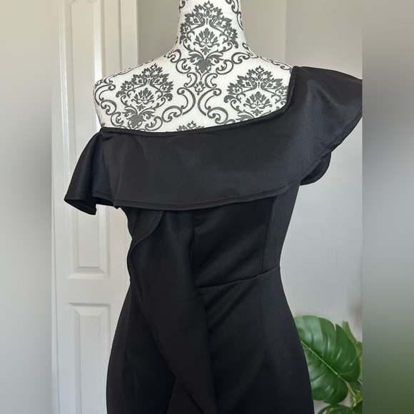 Black Dress - Picture 6 of 7